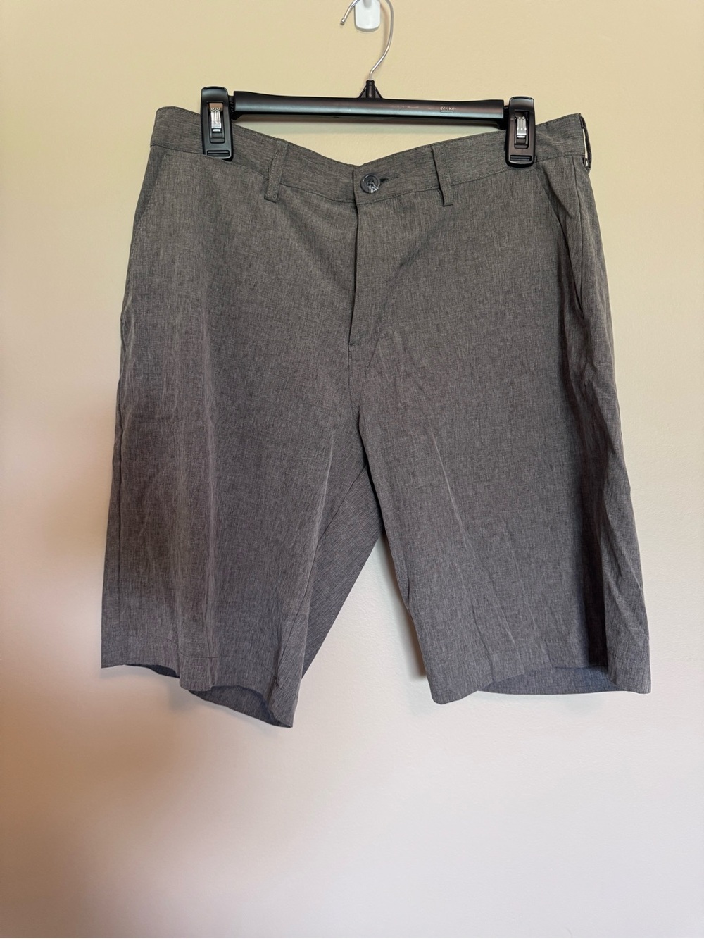 Men's Hybrid Flat-Front Shorts in Gray